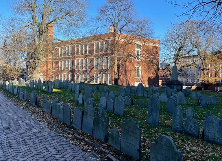 Boston Freedom Trail: 14 Copp’s Hill Burying Ground/ Cementerio de Copp’s Hill